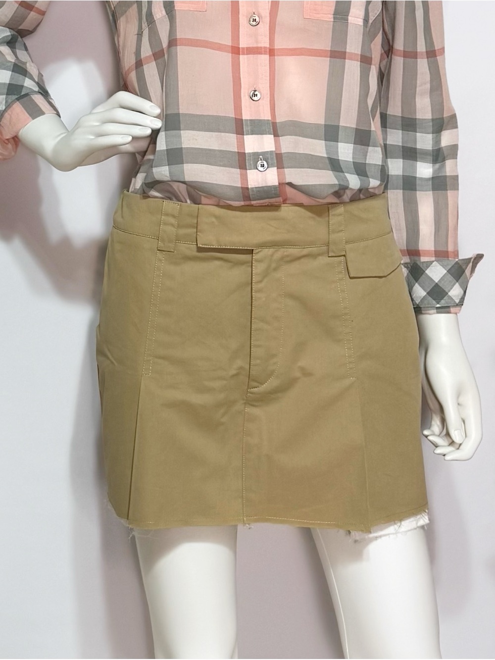 Harper New York Preppy tan mini skirt with frayed hemline & outer pockets | M